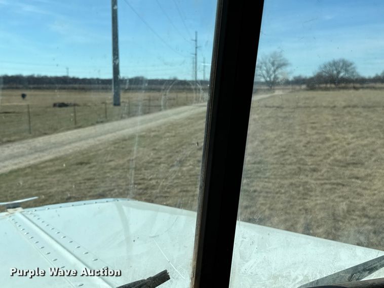 image for item ES5828 2005 Peterbilt 379 semi truck