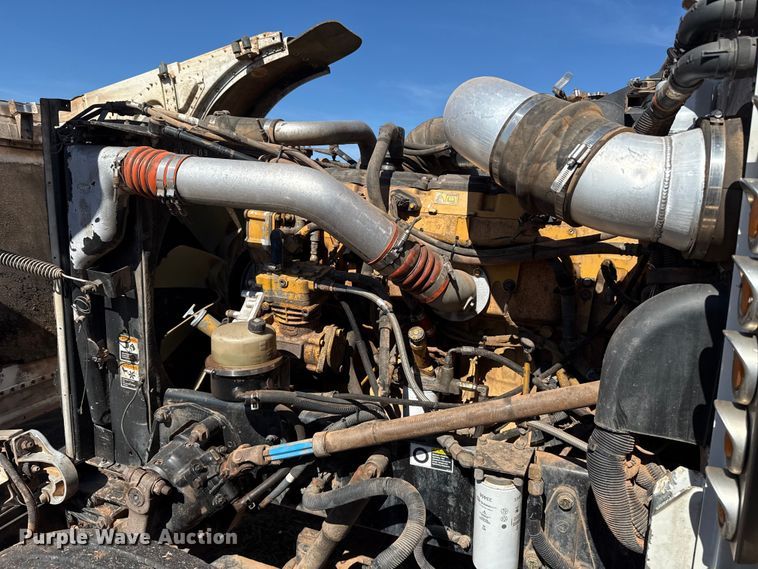 image for item ES5828 2005 Peterbilt 379 semi truck