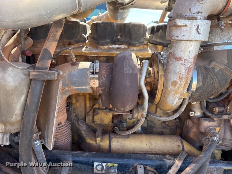 image for item ES5828 2005 Peterbilt 379 semi truck