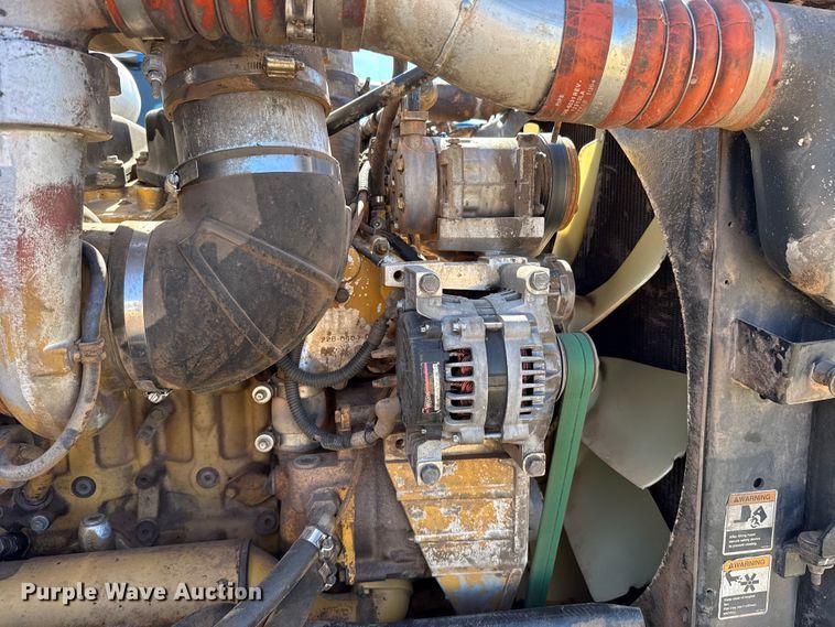 image for item ES5828 2005 Peterbilt 379 semi truck