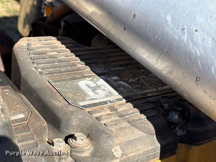 image for item ES5828 2005 Peterbilt 379 semi truck