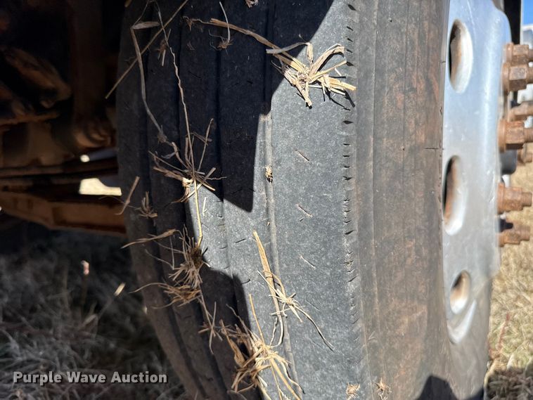 image for item ES5828 2005 Peterbilt 379 semi truck