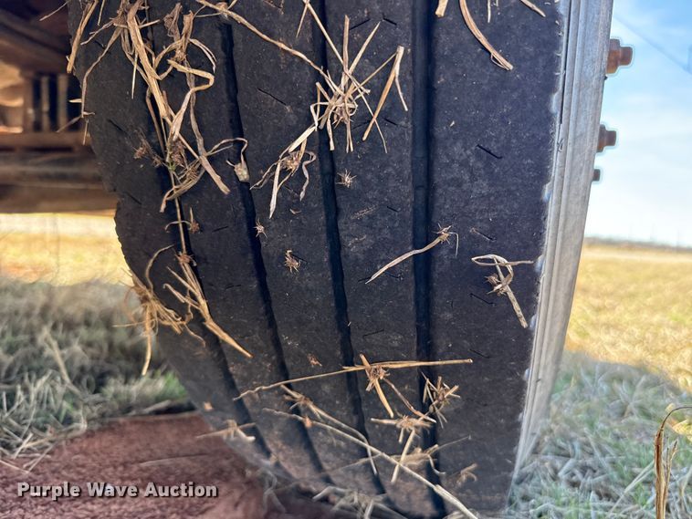 image for item ES5828 2005 Peterbilt 379 semi truck