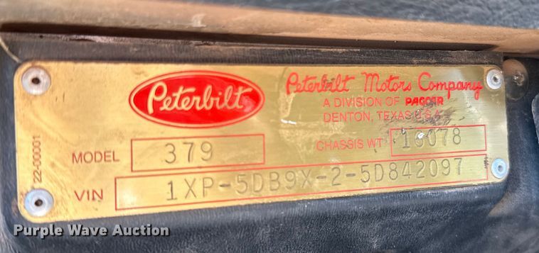 image for item ES5828 2005 Peterbilt 379 semi truck