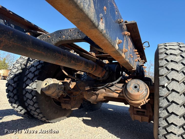 image for item ES5899 1989 Mack RD688SX semi truck