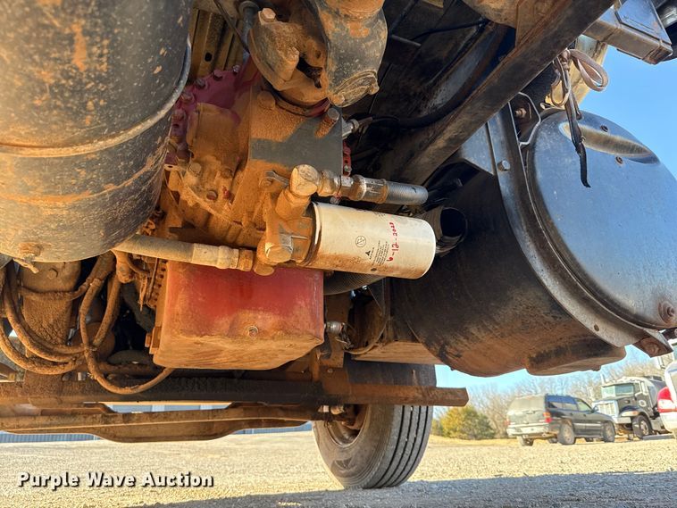 image for item ES5899 1989 Mack RD688SX semi truck