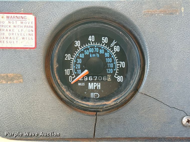 image for item ES5899 1989 Mack RD688SX semi truck