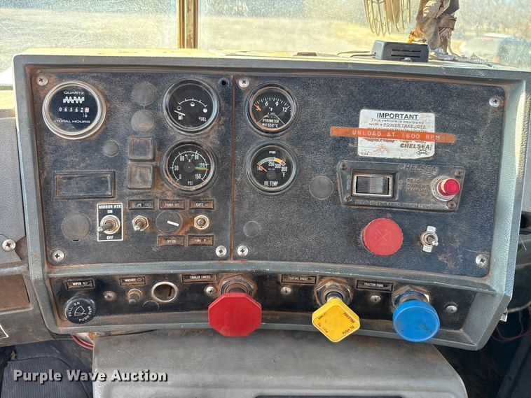 image for item ES5899 1989 Mack RD688SX semi truck