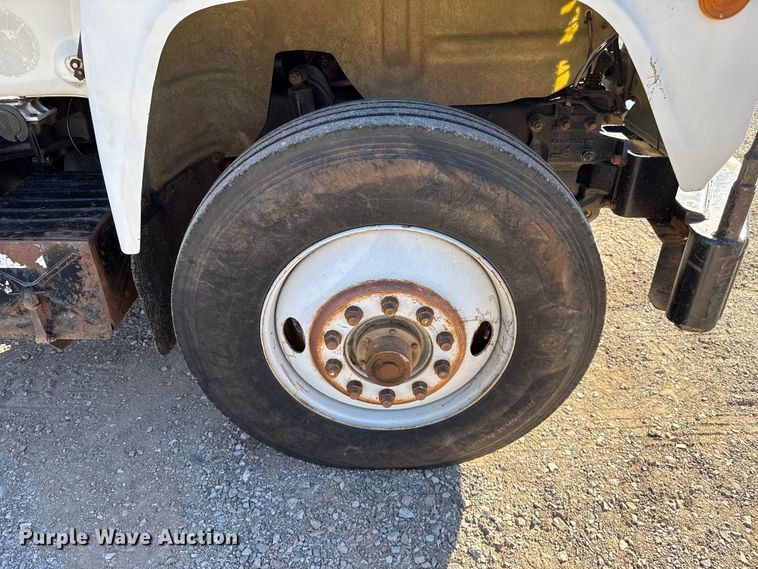 image for item ES5899 1989 Mack RD688SX semi truck