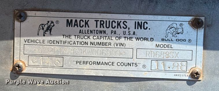 image for item ES5899 1989 Mack RD688SX semi truck