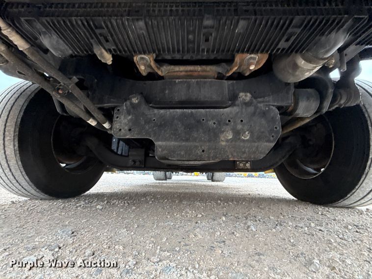 image for item ES5943 2020 Freightliner Cascadia 126 semi truck