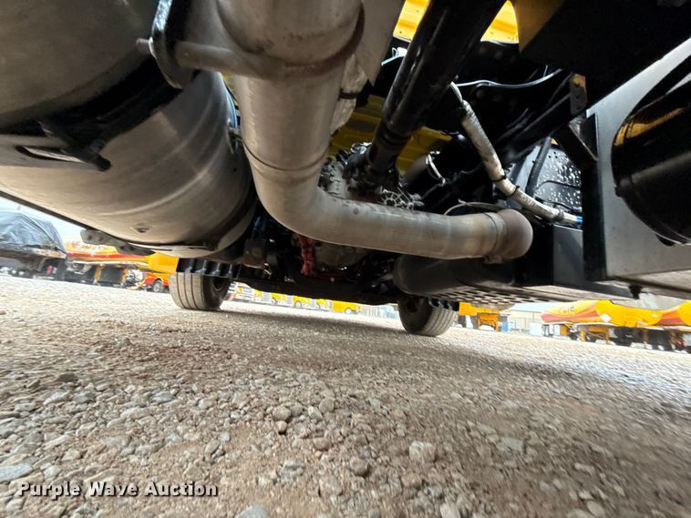 image for item ES5943 2020 Freightliner Cascadia 126 semi truck