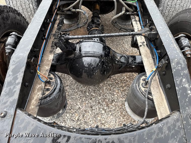 image for item ES5943 2020 Freightliner Cascadia 126 semi truck