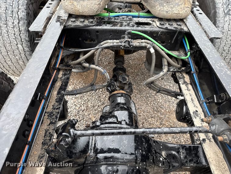 image for item ES5943 2020 Freightliner Cascadia 126 semi truck