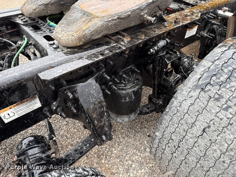 image for item ES5943 2020 Freightliner Cascadia 126 semi truck