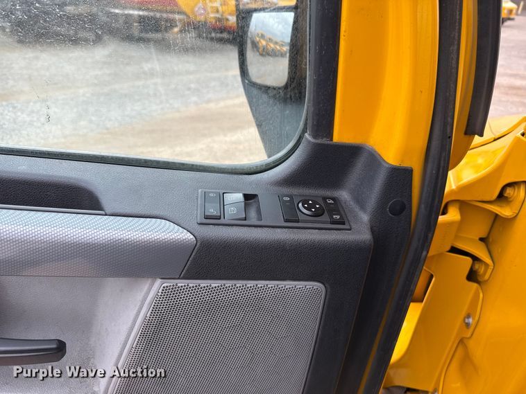 image for item ES5943 2020 Freightliner Cascadia 126 semi truck