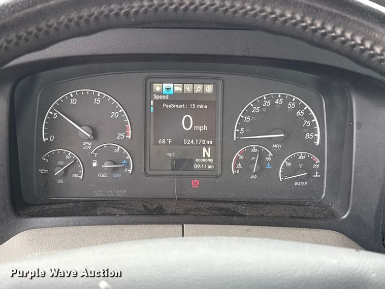 image for item ES5943 2020 Freightliner Cascadia 126 semi truck