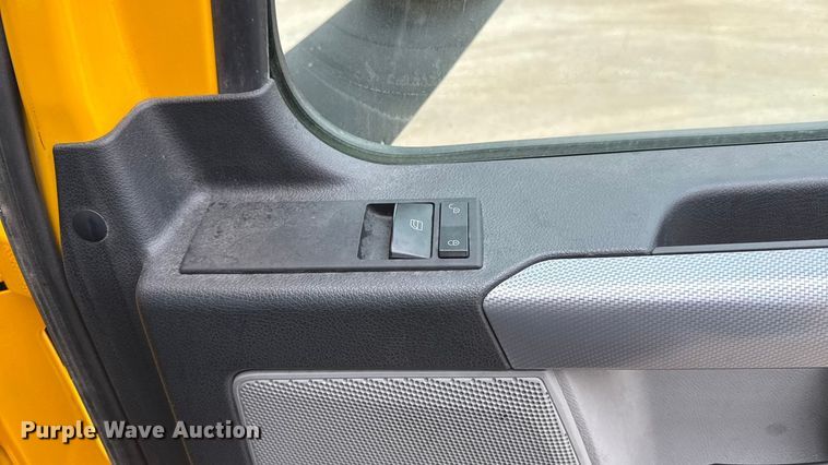 image for item ES5943 2020 Freightliner Cascadia 126 semi truck