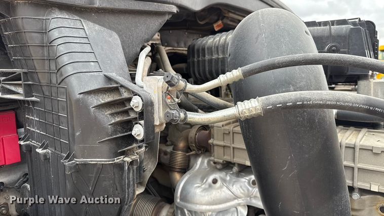 image for item ES5943 2020 Freightliner Cascadia 126 semi truck