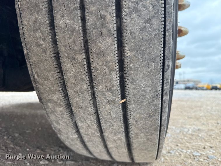 image for item ES5943 2020 Freightliner Cascadia 126 semi truck