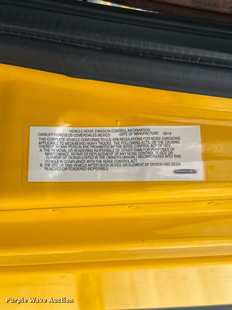 image for item ES5943 2020 Freightliner Cascadia 126 semi truck