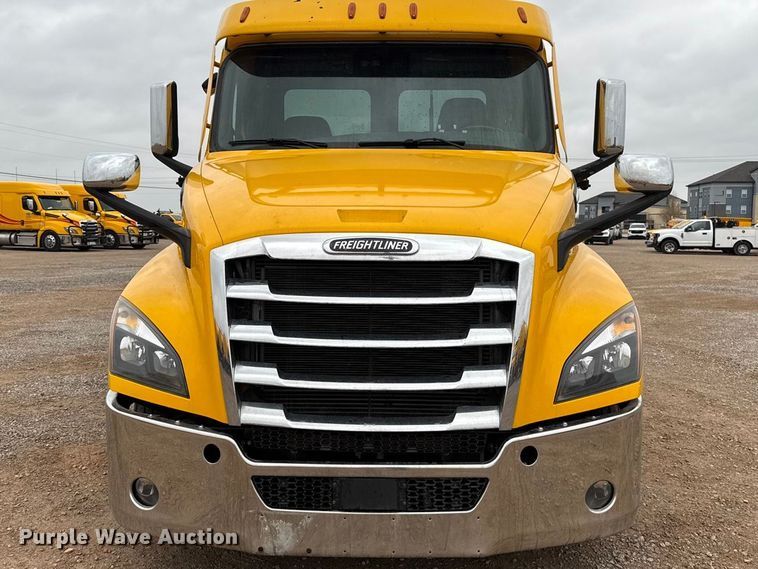image for item ES5944 2021 Freightliner Cascadia 126 semi truck