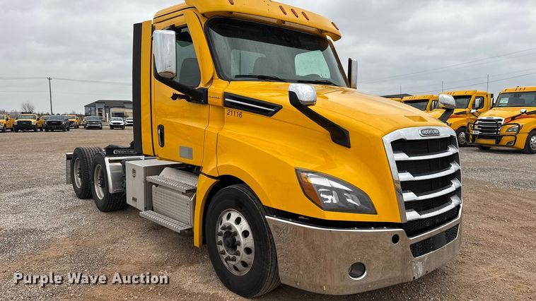 image for item ES5944 2021 Freightliner Cascadia 126 semi truck