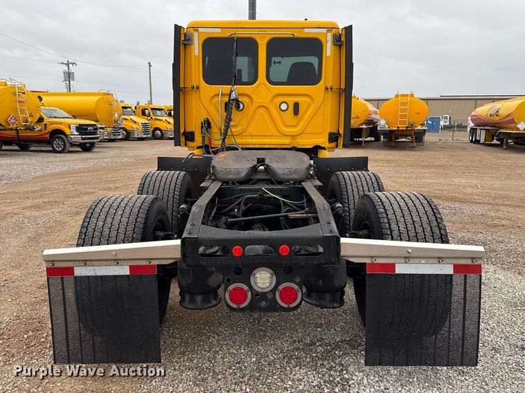 image for item ES5944 2021 Freightliner Cascadia 126 semi truck