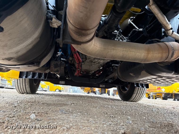 image for item ES5944 2021 Freightliner Cascadia 126 semi truck