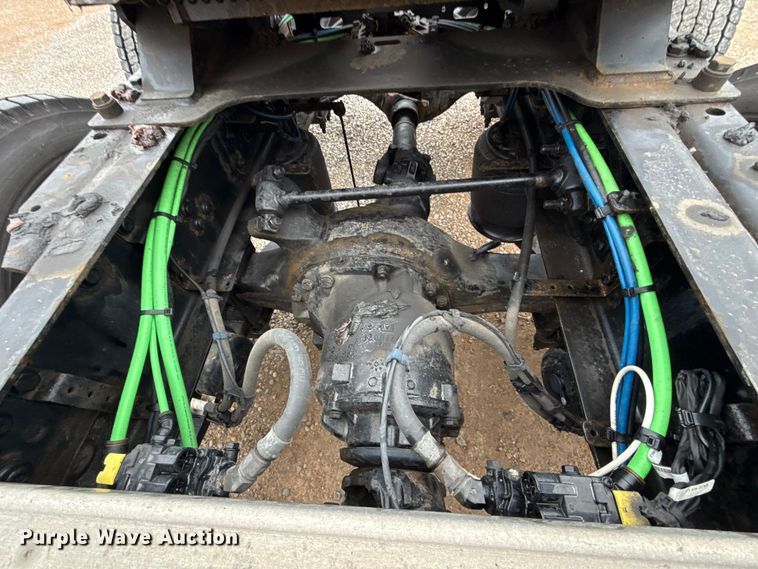 image for item ES5944 2021 Freightliner Cascadia 126 semi truck