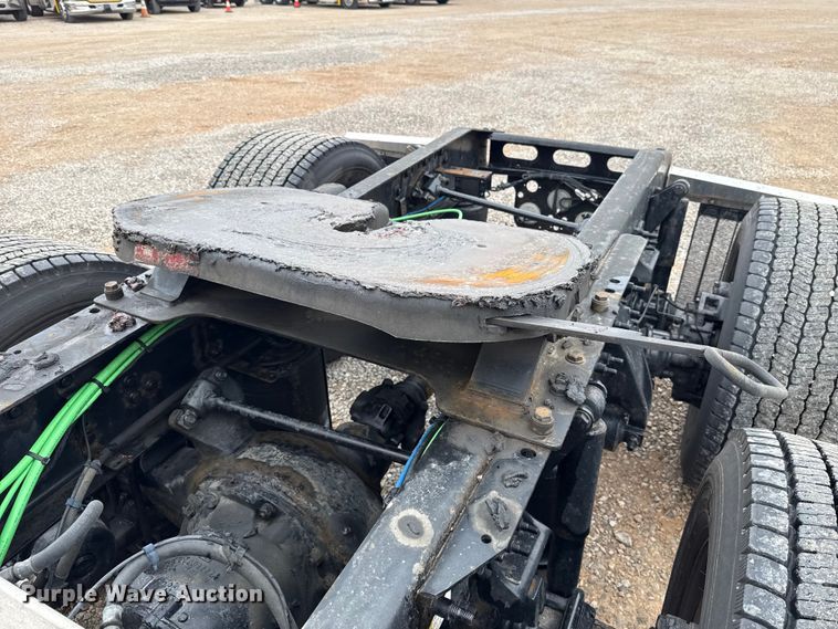 image for item ES5944 2021 Freightliner Cascadia 126 semi truck