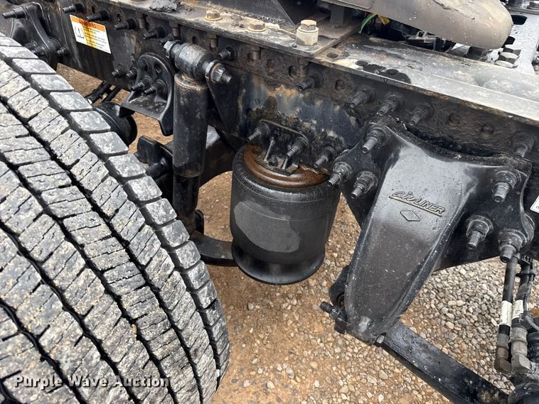 image for item ES5944 2021 Freightliner Cascadia 126 semi truck