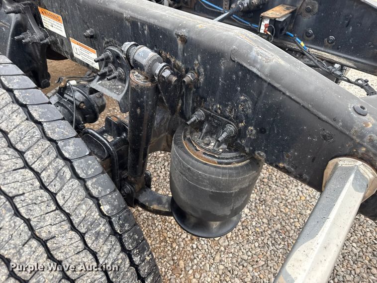 image for item ES5944 2021 Freightliner Cascadia 126 semi truck