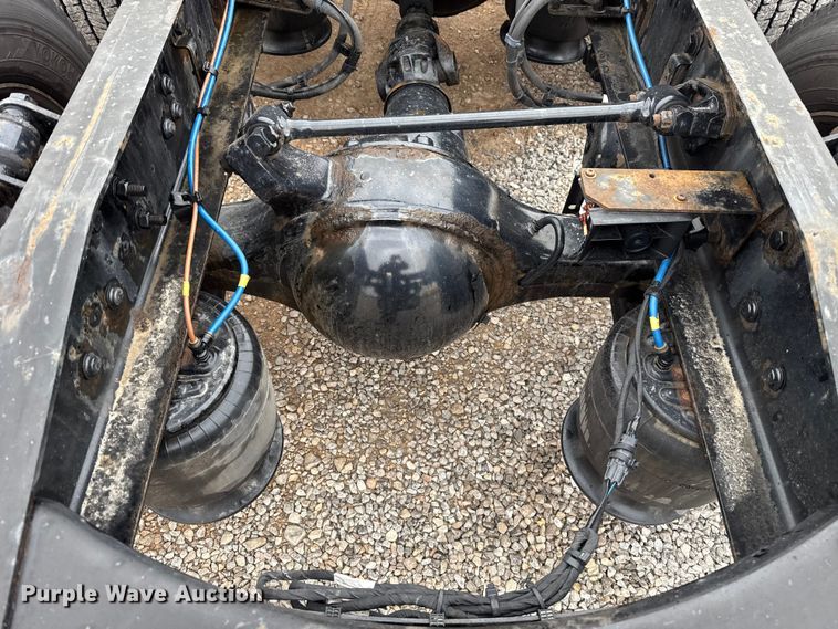 image for item ES5944 2021 Freightliner Cascadia 126 semi truck