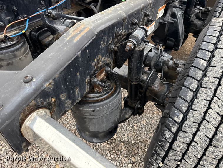 image for item ES5944 2021 Freightliner Cascadia 126 semi truck