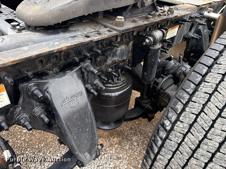 image for item ES5944 2021 Freightliner Cascadia 126 semi truck