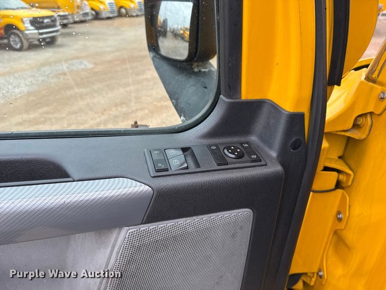 image for item ES5944 2021 Freightliner Cascadia 126 semi truck