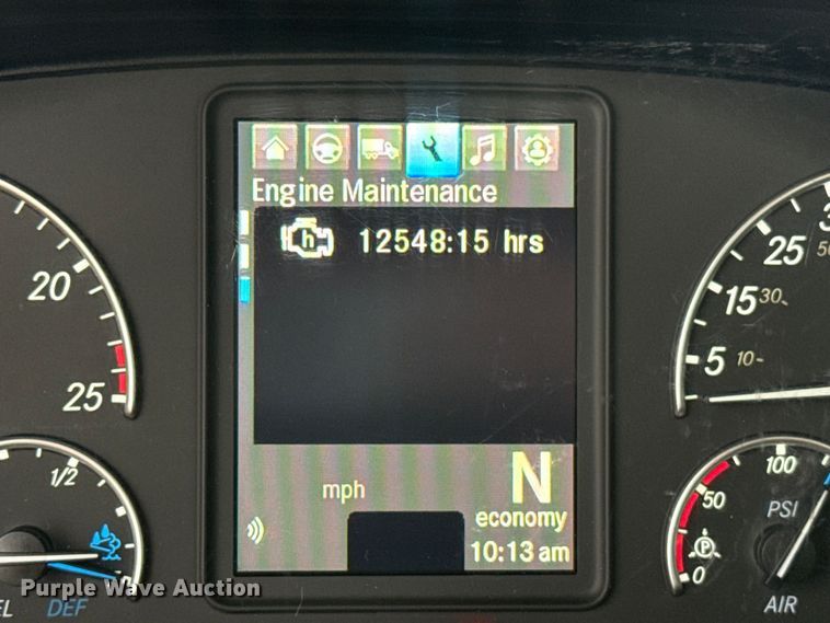 image for item ES5944 2021 Freightliner Cascadia 126 semi truck