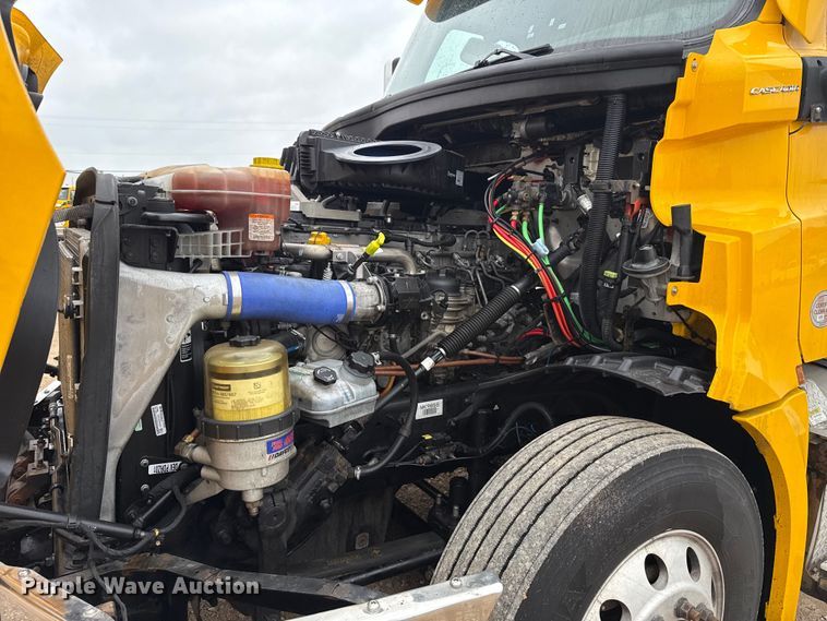 image for item ES5944 2021 Freightliner Cascadia 126 semi truck