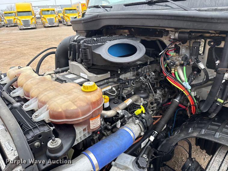 image for item ES5944 2021 Freightliner Cascadia 126 semi truck