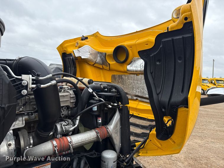 image for item ES5944 2021 Freightliner Cascadia 126 semi truck