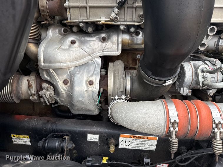 image for item ES5944 2021 Freightliner Cascadia 126 semi truck