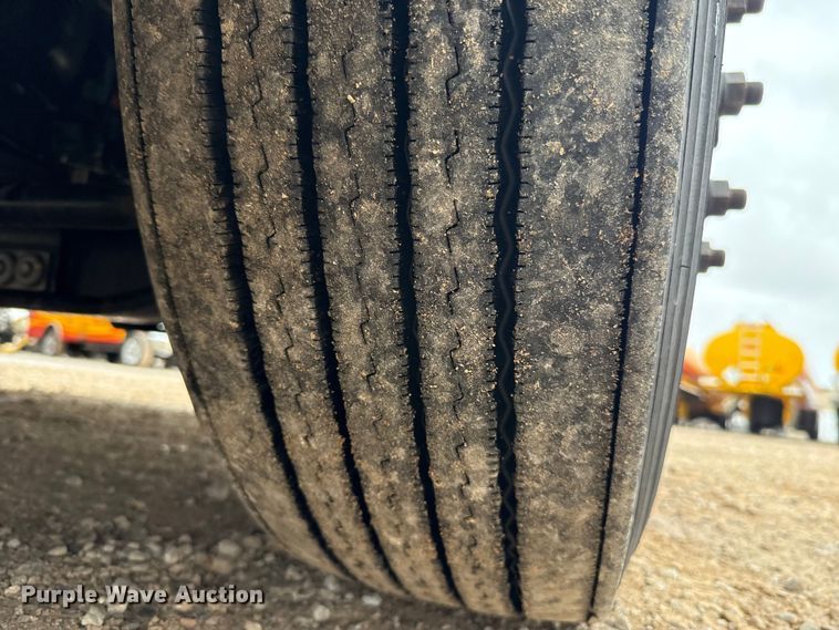 image for item ES5944 2021 Freightliner Cascadia 126 semi truck