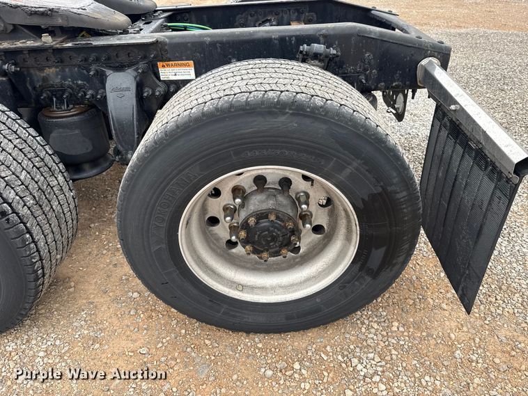 image for item ES5944 2021 Freightliner Cascadia 126 semi truck