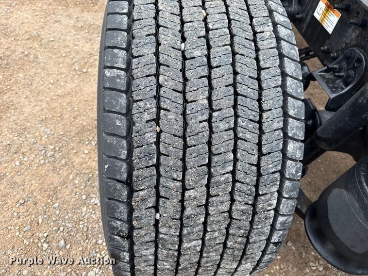 image for item ES5944 2021 Freightliner Cascadia 126 semi truck