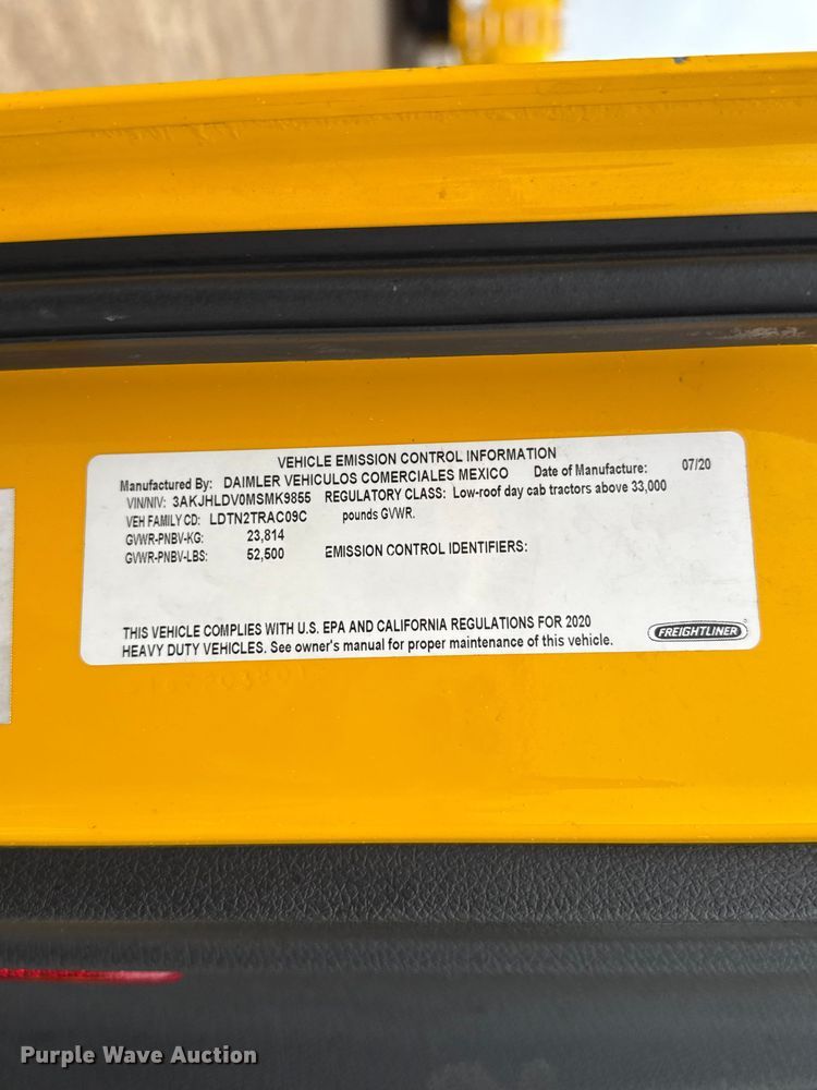 image for item ES5944 2021 Freightliner Cascadia 126 semi truck