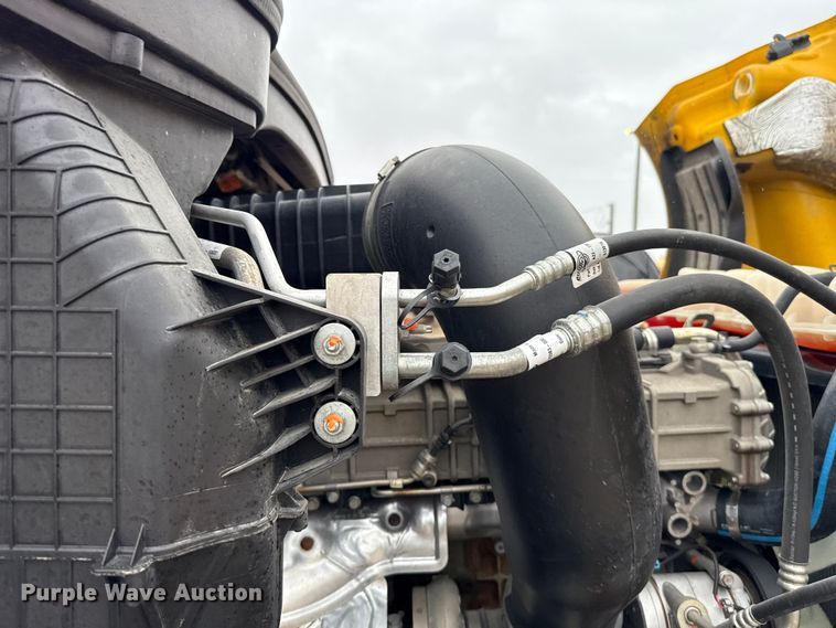 image for item ES5945 2022 Freightliner Cascadia 126 semi truck