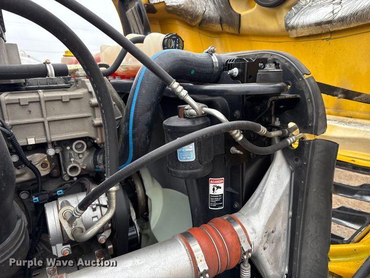 image for item ES5945 2022 Freightliner Cascadia 126 semi truck