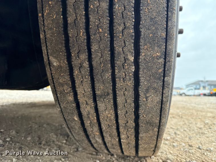 image for item ES5945 2022 Freightliner Cascadia 126 semi truck