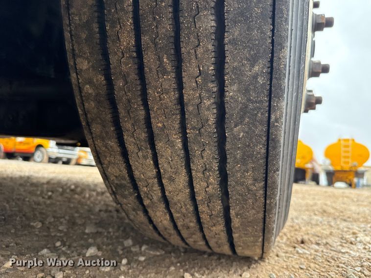 image for item ES5945 2022 Freightliner Cascadia 126 semi truck